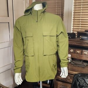 Lululemon Stretch Cargo Rain/ Windbreaker  Jacket Olive Green Unisex Size XL